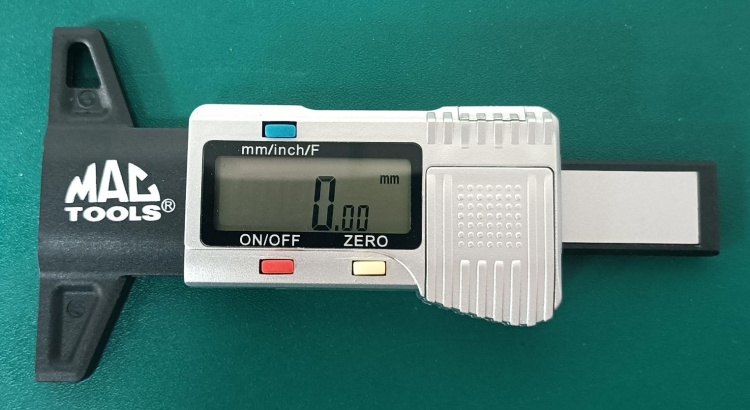 Digital tire tread depth gauge