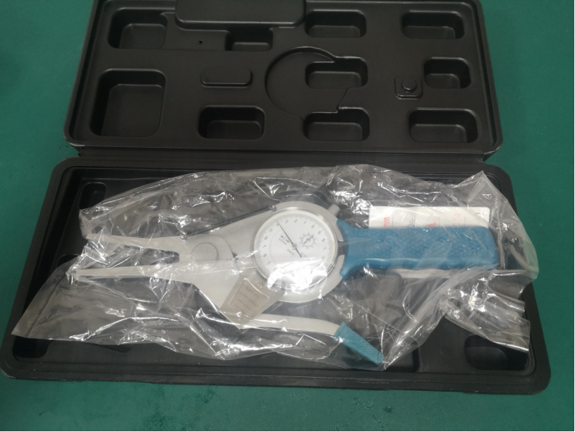 Internal dial caliper gauge