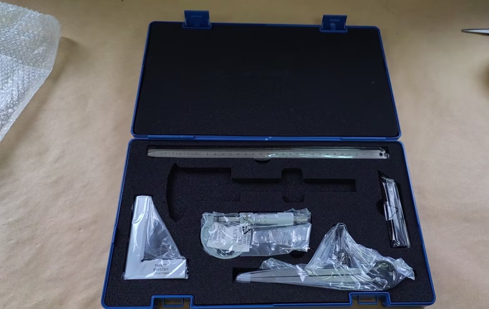 Measuring set, basic set for equipping
