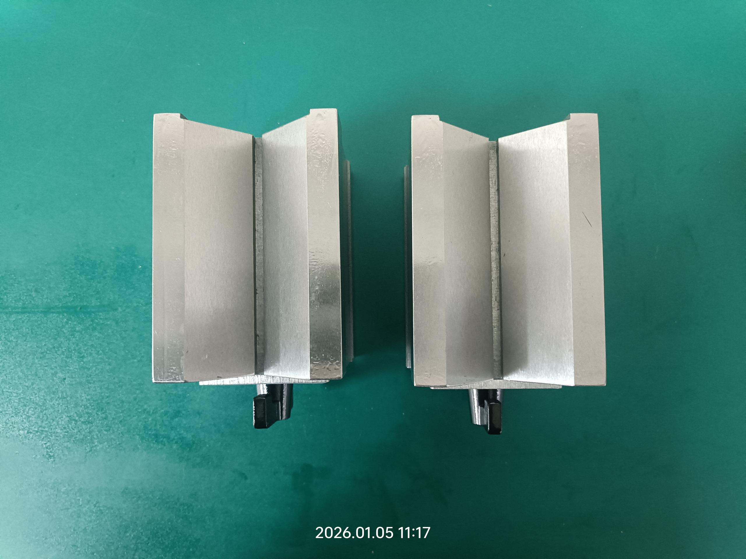 Magnetic measuring and clamping vee block